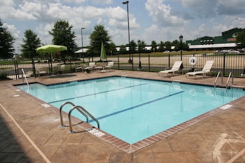 hampton inn and suites west point