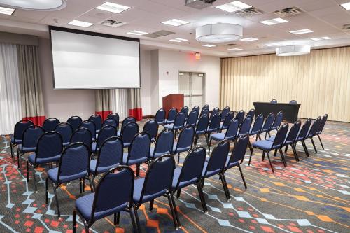 holiday inn and suites stockbridge atlanta i 75