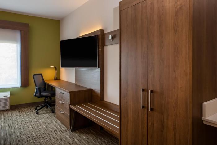 holiday inn express hotel and suites fairburn by ihg