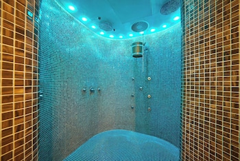 Hotel Queens,,3.5 star