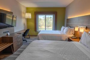 holiday inn express and suites atlanta airport west