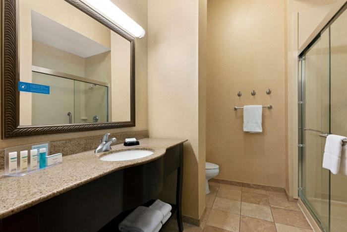 hampton inn and suites atlanta airport west camp creek pkwy