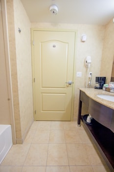 hampton inn and suites seattle kent wa