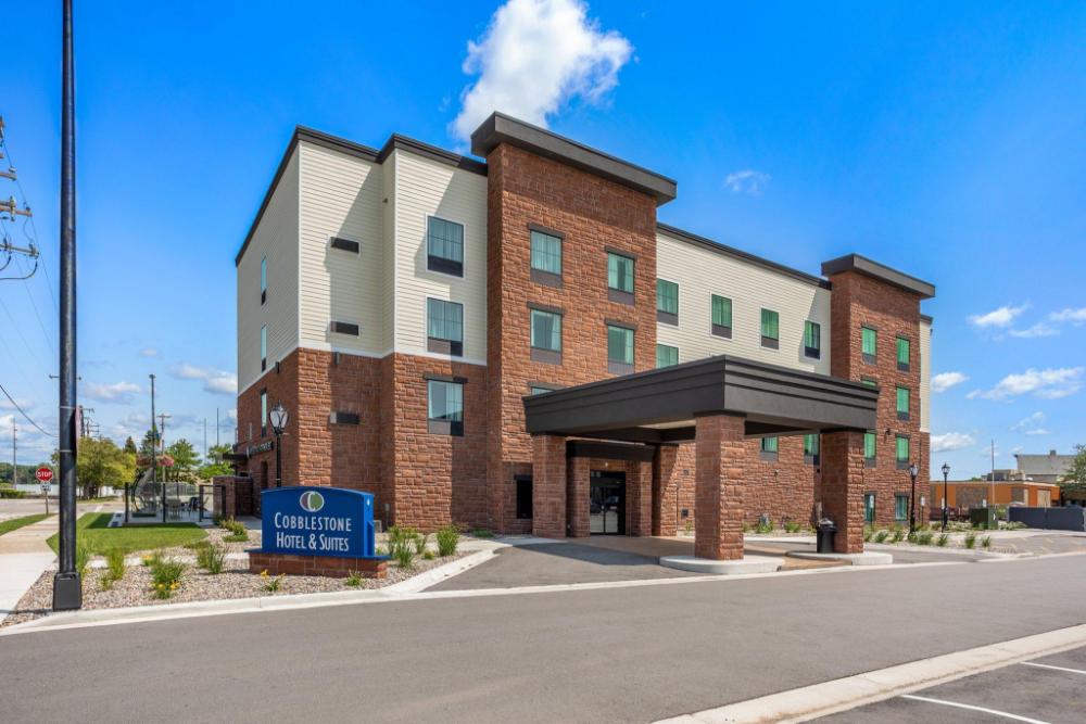 cobblestone hotel and suites de pere