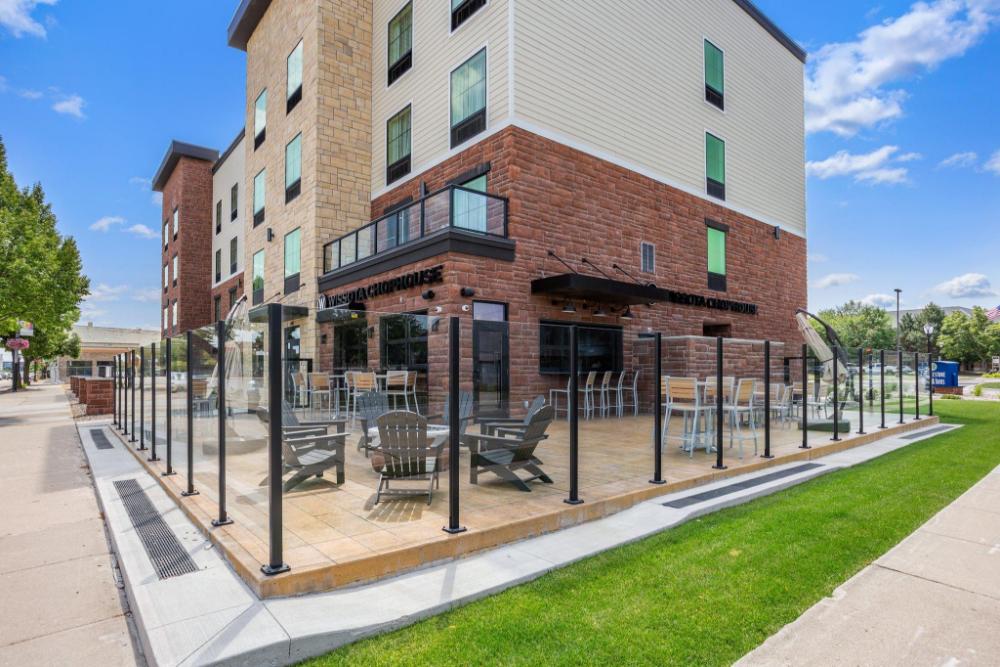 cobblestone hotel and suites de pere
