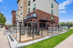 cobblestone hotel and suites de pere