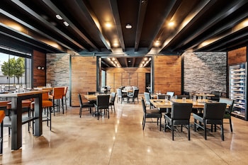 cobblestone hotel and suites de pere