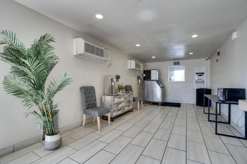 econo lodge stockton near i 5 fairgrounds