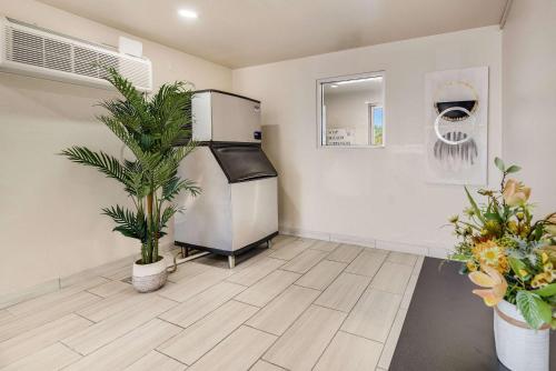 econo lodge stockton near i 5 fairgrounds