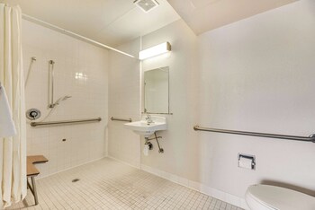 econo lodge stockton near i 5 fairgrounds