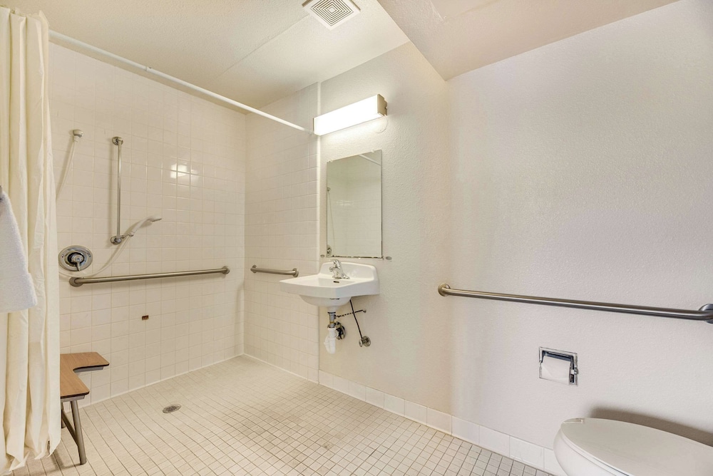 econo lodge stockton near i 5 fairgrounds