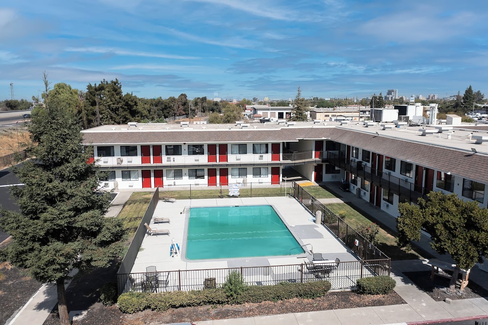 econo lodge stockton near i 5 fairgrounds