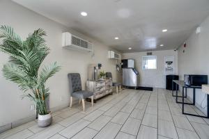 econo lodge stockton near i 5 fairgrounds