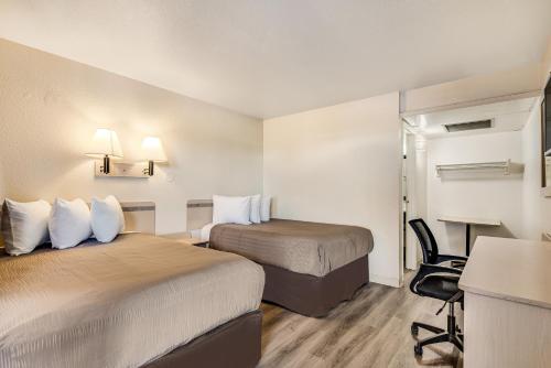 econo lodge stockton near i 5 fairgrounds