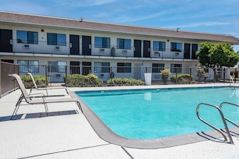 Econo Lodge Stockton Near I-5 Fairgrounds,,2 star