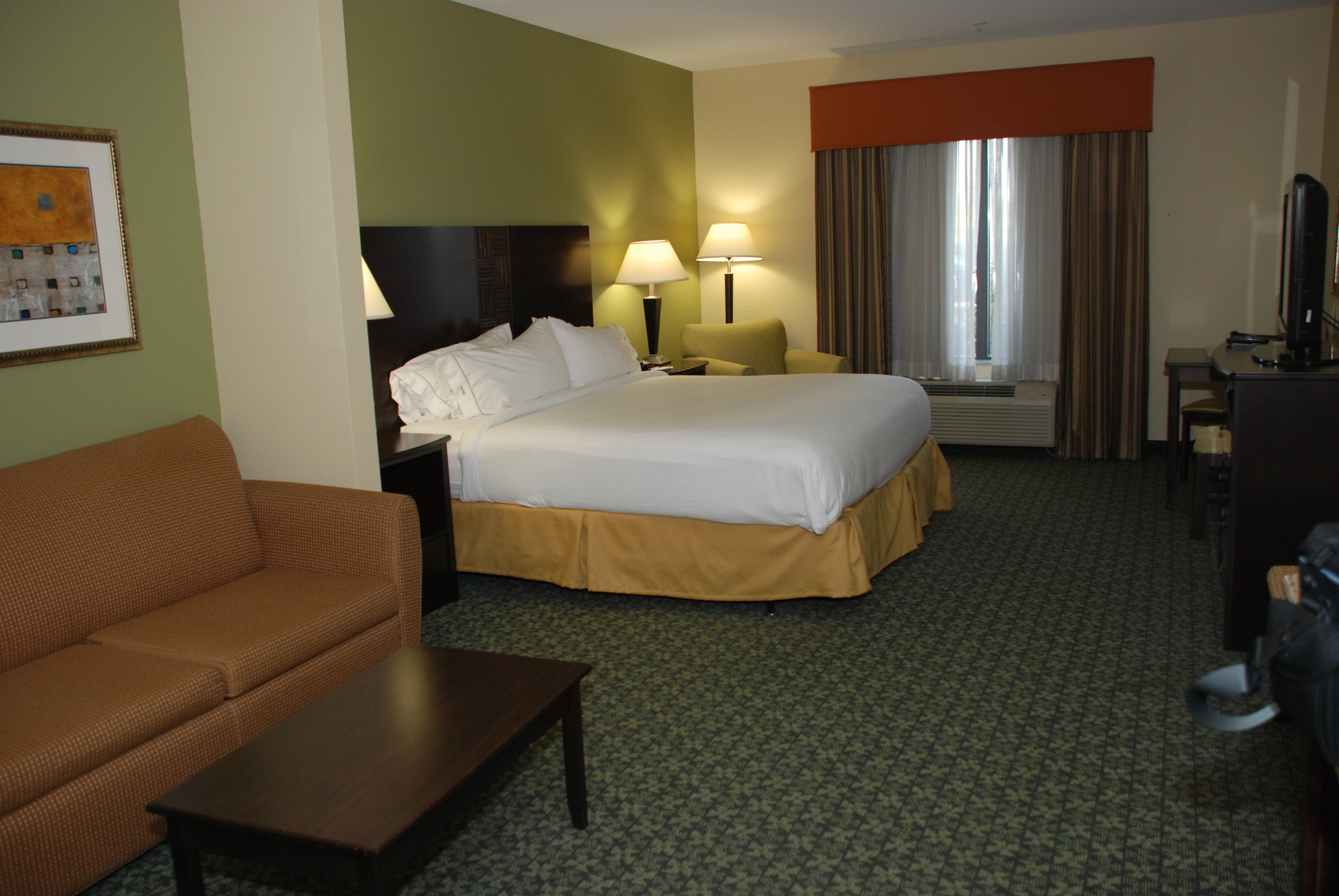 holiday inn express and suites covington by ihg