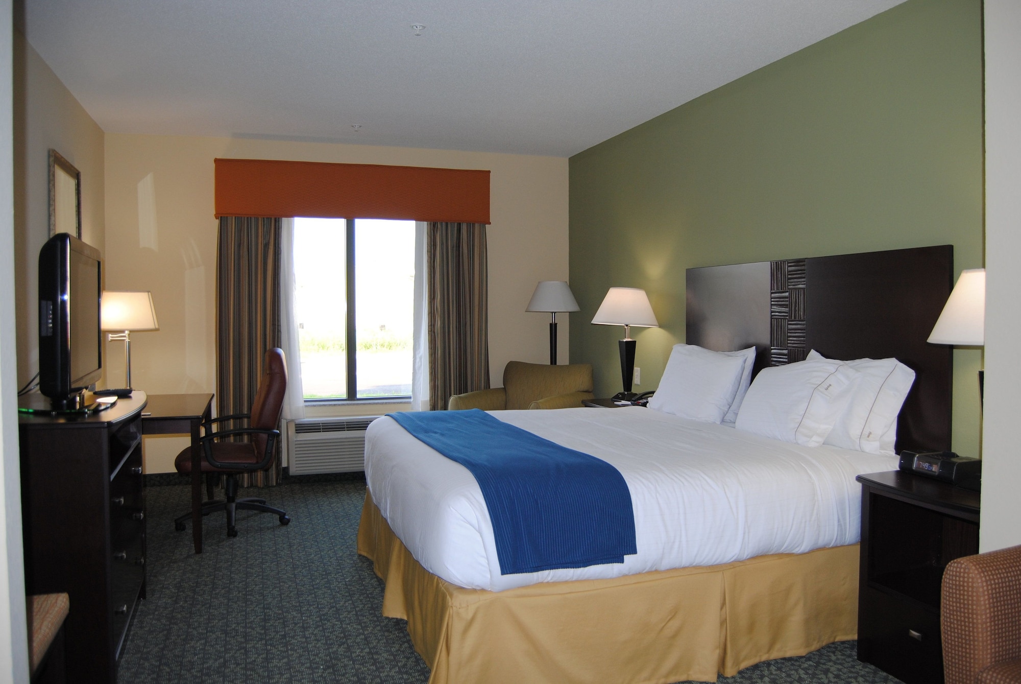 holiday inn express and suites covington by ihg
