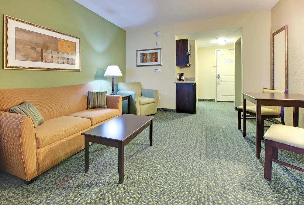 holiday inn express and suites covington by ihg