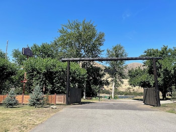 Steelhead Inn,,5 star