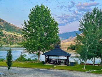 steelhead inn