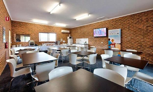 hume country motor inn