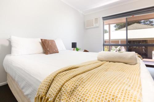 lake hume resort