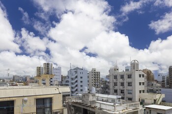 mr kinjo in haibisu nishimachi