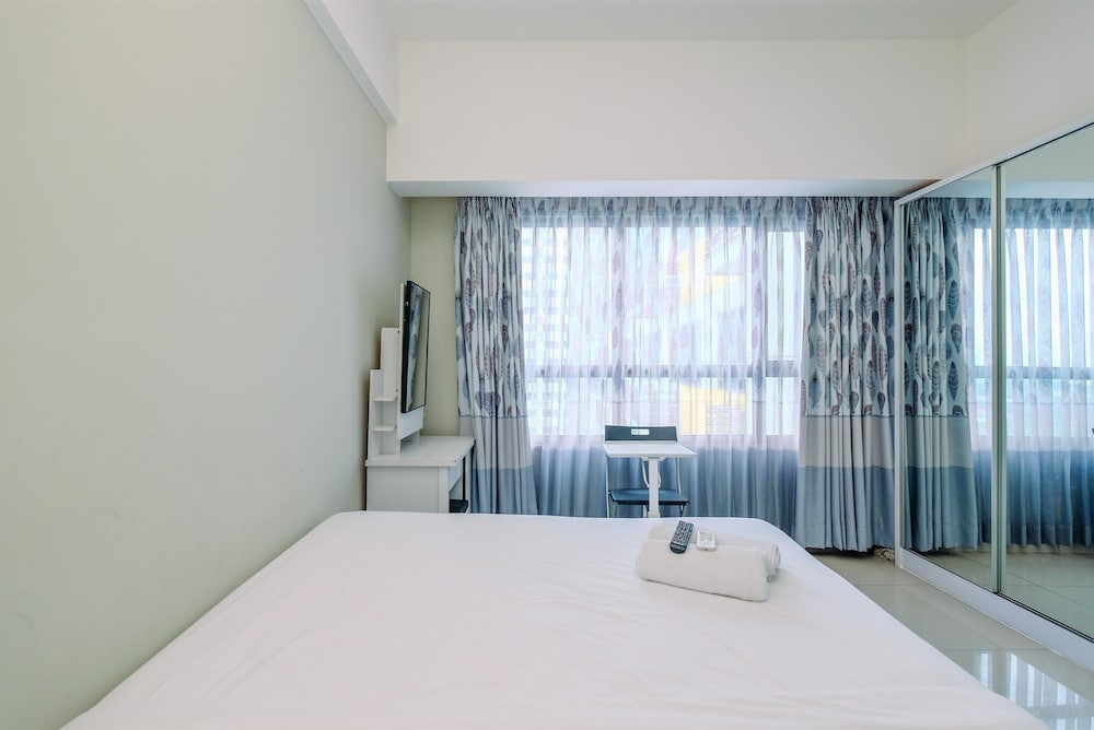 nice and comfy studio at springlake summarecon apartment