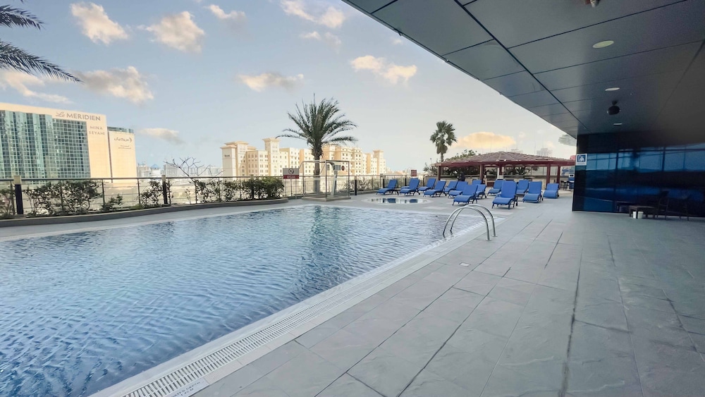 lux the sky view suite dubai marina