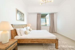 lux the sky view suite dubai marina