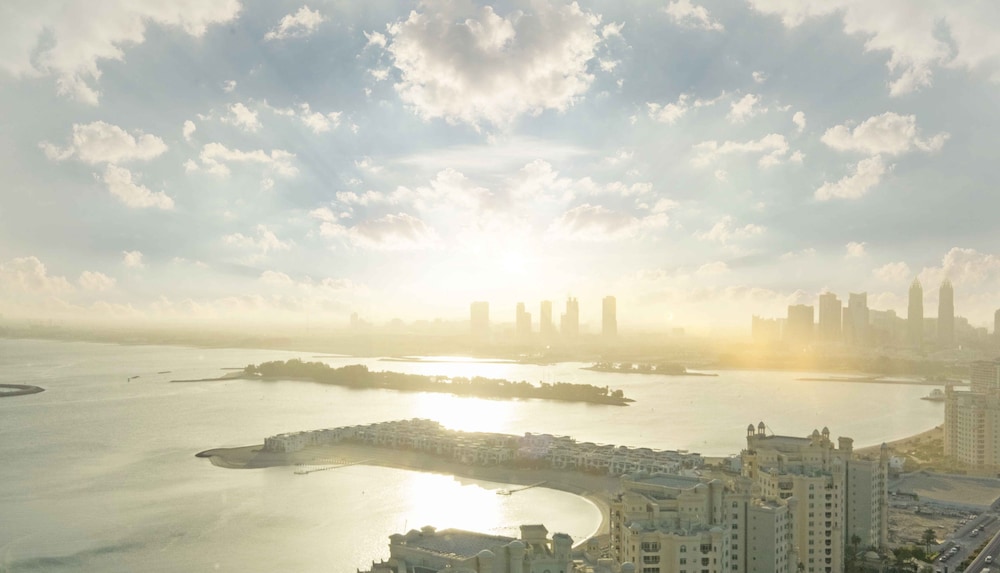 lux iconic views at palm tower suite 2