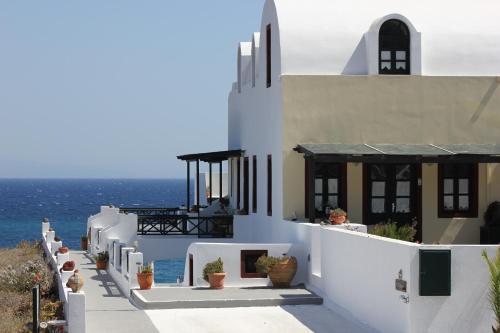 Vrachia Studios & Apartments,Santorini>>Oia,2 star