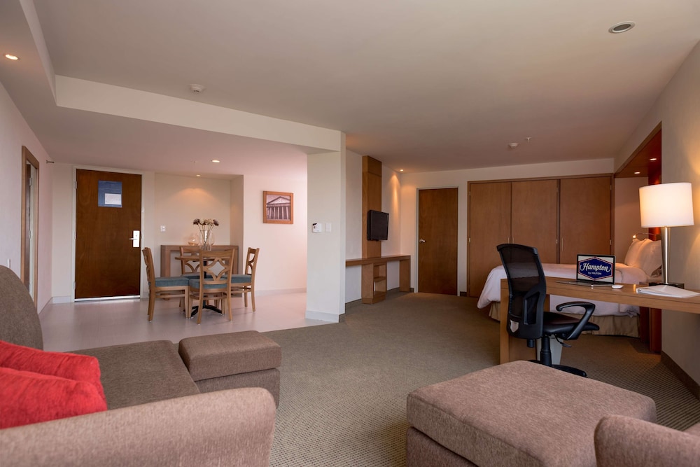 hampton inn by hilton guadalajara expo