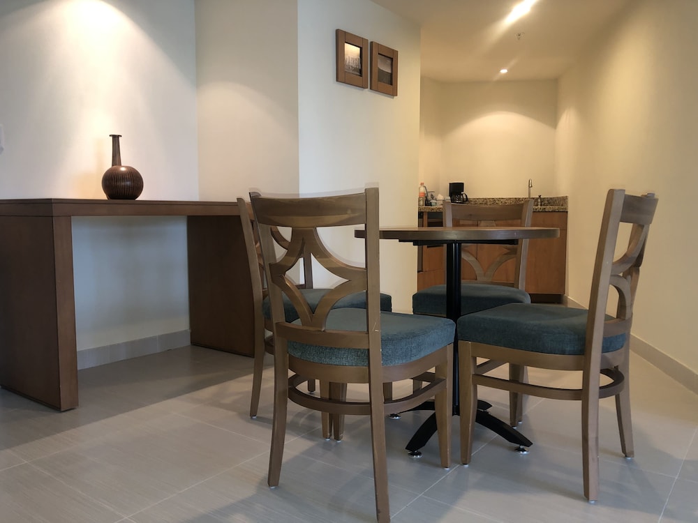 hampton inn by hilton guadalajara expo