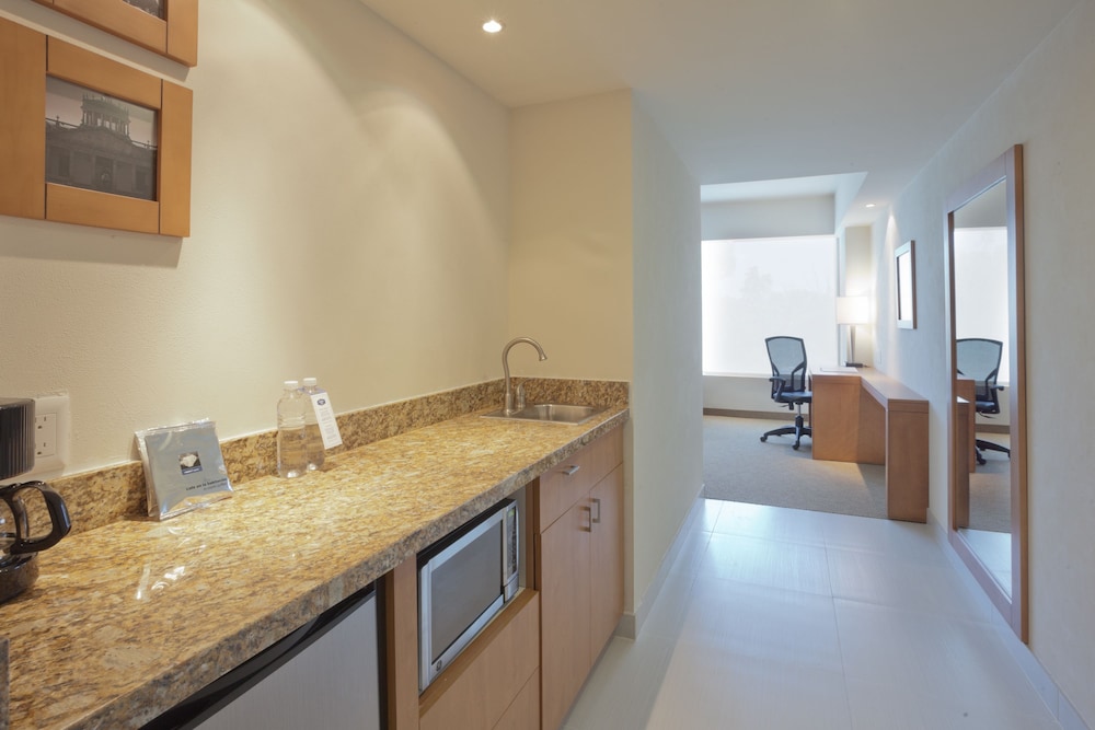 hampton inn by hilton guadalajara expo