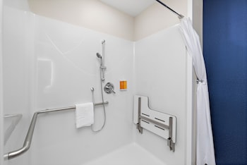 creekside hotel parkville