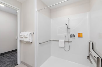 creekside hotel parkville