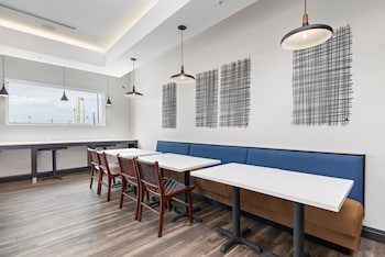 creekside hotel parkville