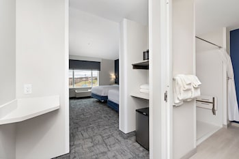 creekside hotel parkville