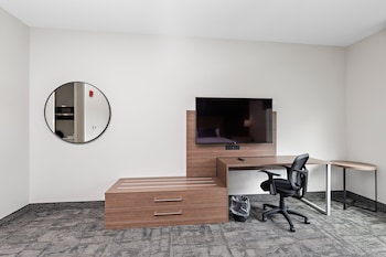creekside hotel parkville