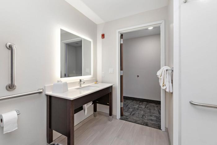 creekside hotel parkville