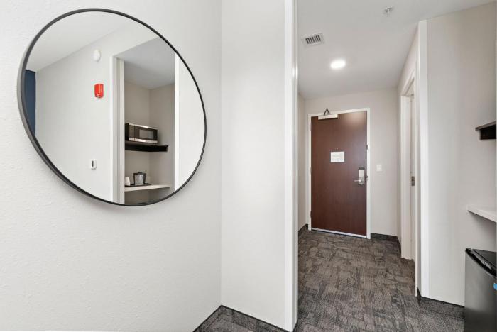 creekside hotel parkville