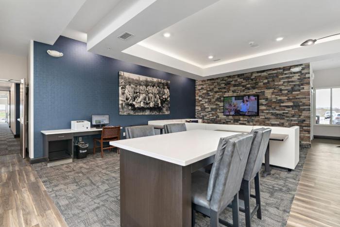 creekside hotel parkville