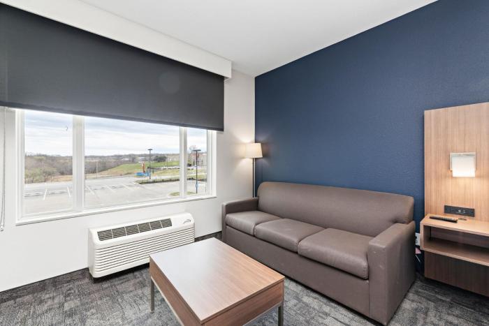 creekside hotel parkville