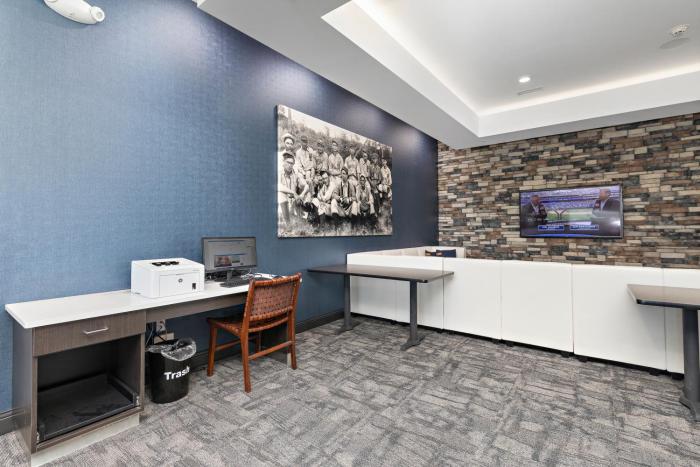 creekside hotel parkville