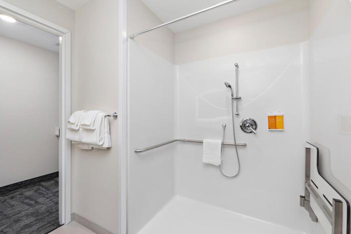 creekside hotel parkville