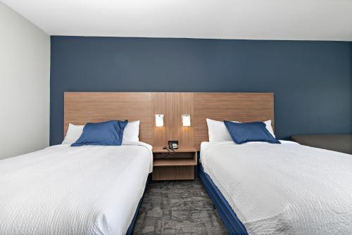 creekside hotel parkville