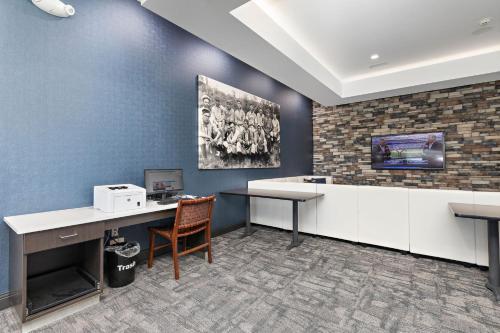creekside hotel parkville