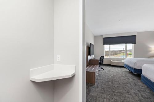 creekside hotel parkville