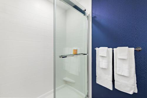 creekside hotel parkville